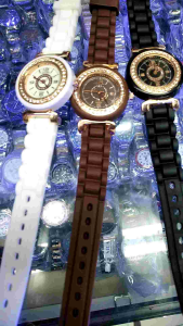 Jam Tangan Strap Tali Karet Untuk Wanita Tampilan Casual Grosir
