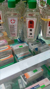 Dầu Tân Thập nước trắng Xoa bóp đau nhức giải cảm hương thơm bạc hà và đinh hương.