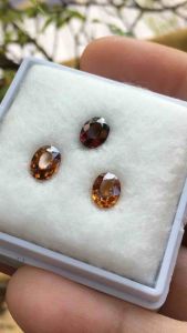 (เหมากล่อง) ZIRCON  เพทาย แท้  3 เม็ด  3.2 กะรัต คละสี  เนื้อสะอาด ไฟดี สีสวย น่าสะสม