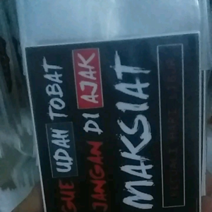 jual stiker kata kata "gue udah tobat jangan di ajak maksiat kecuali hari libur" bahan stiker vinyl laminasi glossy isi stiker 3pcs
