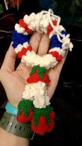 มาลัย พวง ไหมพรมแทนใจลายขาวแดงน้ำเงิน 10 x 20 ซม. 20 x 3.5 ซม. สูง 3.5 ซม