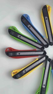 มีดคัตเตอร์ คัตเตอร์ตัดกระดาษ มีดคัตเตอร์อเนกประสงค์ ขนาด18มิล Eagle one