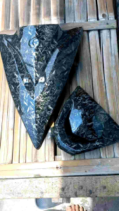 Tameng Dada Depan & Visor Depan Xeon Karbon: Suku Cadang Motor yang Ergonomis