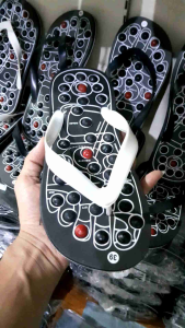 Sandal Rematik Jepit Putih: Desain Ergonomis & Kenyamanan Berjalan