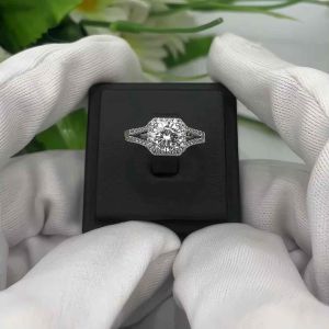 Petchara Jewelry แหวนเพชรโมอีสผู้หญิง 1 กะรัต เงินแท้ S925 น้ำ 100-98 D-VVS1 : D2024