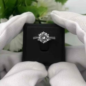 Petchara Jewelry แหวนเพชรโมอีสผู้หญิง 1-2 กะรัต เงินแท้ S925 100-98 D-VVS1 D2005