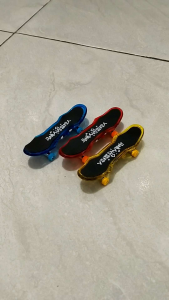 3 PCS MAINAN SKATEBOARD NYALA LAMPU FINGER SKATEBOARD LED