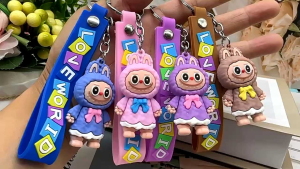 Gantungan Kunci Karakter Lucu & Aksesoris Tas Stylish