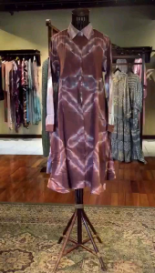 Dhawy Tunik by Dian Pelangi LIMITED EDITION Blouse Baju Atasan Kemeja Blus Outfit Casual Formal Kerja Kantor Pesta Pernikahan Kondangan Wanita Hijaber Cantik Anggun Modis Modern Elegan Mewah Model Korea Terbaru Motif Jumputan Sasirangan Hand Made Kekinian