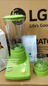 BLENDER MIYAKO BL-301 PL / 101 PL(ATOM) yang anti pecah KAPASITAL GELAS 1LITER terbuat material Stainless Steel sehingga aman untuk digunakan. -Menghaluskan bumbu kering bukan hal yang sulit lagi