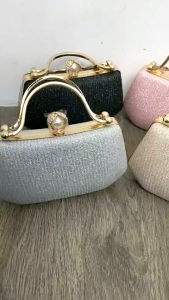 JTF8067 - Tas Handbag Selempang Pesta Wanita Elegan Import\\n\\n Apa Itu Tas Selempang Elegan?\\n\\nTas selempang elegan adalah tas yang dirancang khusus untuk memberikan penampilan yang anggun dan berkelas kepada pemakainya. Tas ini biasanya terbuat dari bahan berkualitas tinggi dan memiliki desain yang menarik serta tahan lama.\\n\\n Bagaimana Menggunakan Tas Selempang Elegan untuk Penampilan yang Elegan\\n\\nUntuk mendapatkan penampilan yang elegan menggunakan tas selempang elegan, Anda bisa mempertimbangkan beberapa tips berikut:\\n\\n- Pilih warna tas yang sesuai dengan warna pakaian Anda. Tas dengan warna senada atau kontras dengan pakaian Anda dapat memberikan penampilan yang menarik.\\n- Perhatikan ukuran tas. Pilih ukuran tas yang sesuai dengan kebutuhan Anda dan tidak terlalu besar atau terlalu kecil.\\n- Pilih model tas yang sesuai dengan gaya pakaian Anda. Misalnya, jika Anda mengenakan gaun panjang, pilih tas selempang dengan desain yang sederhana dan elegan.\\n\\n Tips Memilih Tas Selempang Elegan yang Berkualitas Tinggi\\n\\nUntuk memilih tas selempang elegan yang berkualitas tinggi, Anda bisa mempertimbangkan beberapa hal berikut:\\n\\n- Perhatikan bahan tas. Pilih tas yang terbuat dari bahan berkualitas tinggi seperti kulit asli atau sintetis yang kuat dan tahan lama.\\n- Periksa kualitas jahitan tas. Tas dengan jahitan yang rapi dan kuat biasanya memiliki kualitas yang lebih baik.\\n- Perhatikan desain tas. Pilih tas dengan desain yang menarik dan sesuai dengan gaya pakaian Anda.\\n\\n Tas Pesta Wanita yang Elegan\\n\\nTas pesta wanita adalah tas yang dirancang khusus untuk digunakan pada acara-acara pesta atau acara formal lainnya. Tas ini biasanya memiliki desain yang mewah dan elegan serta terbuat dari bahan berkualitas tinggi.\\n\\n Rekomendasi Tas Pesta Wanita yang Elegan & Berkualitas Tinggi\\n\\nBerikut adalah beberapa rekomendasi tas pesta wanita yang elegan dan berkualitas tinggi:\\n\\n- Tas selempang dengan desain yang mewah dan elegan.\\n- Tas clutch dengan desain yang menarik dan terbuat dari bahan berkualitas tinggi.\\n- Tas selempang dengan aksen emas atau perak yang memberikan kesan mewah.\\n\\n Cara Menyimpan Tas Pesta Wanita untuk Menjaga Kualitasnya\\n\\nUntuk menjaga kualitas tas pesta wanita, Anda bisa mempertimbangkan beberapa hal berikut:\\n\\n- Simpan tas dalam kotak atau tas khusus tas.\\n- Hindari menyimpan tas dalam ruangan yang lembab atau panas.\\n- Bersihkan tas secara teratur menggunakan lap kering atau kain mikrofiber.\\n\\n Tas Elegan Import: Kelebihan & Kekurangan\\n\\nTas elegan import adalah tas yang diimpor dari luar negeri dan biasanya memiliki kualitas yang lebih baik dibandingkan dengan tas lokal.\\n\\n Perbandingan Tas Elegan Import dengan Tas Lokal\\n\\nBerikut adalah perbandingan antara tas elegan import dan tas lokal:\\n\\n- Kualitas bahan: Tas elegan import biasanya terbuat dari bahan berkualitas tinggi seperti kulit asli atau sintetis yang kuat dan tahan lama.\\n- Desain: Tas elegan import biasanya memiliki desain yang lebih unik dan menarik dibandingkan dengan tas lokal.\\n- Harga: Tas elegan import biasanya memiliki harga yang lebih mahal dibandingkan dengan tas lokal.\\n\\n Bagaimana Menyimpan Tas Elegan Import agar Tahan Lama\\n\\nUntuk menjaga kualitas tas elegan import agar tahan lama, Anda bisa mempertimbangkan beberapa hal berikut:\\n\\n- Simpan tas dalam kotak atau tas khusus tas.\\n- Hindari menyimpan tas dalam ruangan yang lembab atau panas.\\n- Bersihkan tas secara teratur menggunakan lap kering atau kain mikrofiber.\\n\\nSemoga informasi ini bermanfaat bagi Anda yang sedang mencari tas selempang elegan, tas pesta wanita, dan tas elegan import. Selamat berbelanja!\"