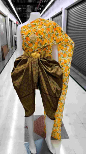 ชุดไทยสไบลายดอกแม่ชบาผู้ใหญ่คู่กับโจงกระเบนผ้าไหมและผ้าทอลาย ชุดไทยผู้ใหญ่ลายดอกวันสงกรานต์