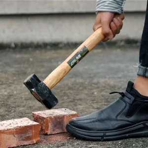 SEPATU SAFETY HITAM PRIA UJUNG BESI WATERPROOF RINGAN