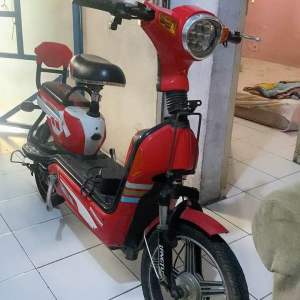 Sepeda listrik merk langtu seiken kondisi mulus