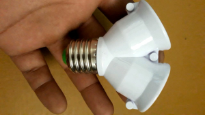 คั่วหลอดไฟแยกเป็น 2 หลอด คั่ว E27 ใส่ได้กับทั้งหลอดไส้ หลอด led (แจกคูปองพิเศษสำหรับผู้ติดตามร้านค้า)