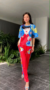 ชุดเซ็ท 2ชิ้น เสื้อคอกลมทรงหลวม พิมพ์ลาย Diva แบบ International 🌾🌸🌷🌼🪻 สวยงามมมมม ใส่หลวมๆ ชิลล์ๆ สบายสุดๆ คร้าา  มาพร้อมกางเกงทรงวอมล์ เอวสม็อค ขาบาน งาน Order พิมพ์ลายหน้า/ หลังเริ่ด อย่างดี ✔️✔️ ใส่สบาย มว้ากกกกกกกกก  ** ใส่เดินทาง ขึ้นเครื่อง หรือ