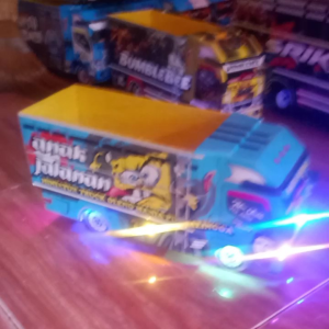 mainan anak/miniatur truk oleng/Spongebob/truk oleng/miniatur truk oleng termurah/miniatur truk kayu/miniatur truk lampu kelap kelip