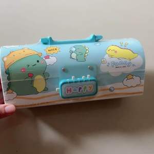 Tempat Pensil Plastik Dino Kax 300 Pasword Whiteboard