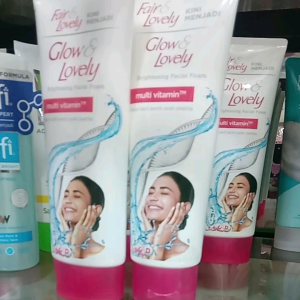 Sabun Cuci Muka Glow & Lovely Multivitamin Facial Foam 100 gram
