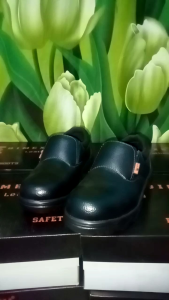 SEPATU SAFETY PRIA/WANITA SLIP ON BERWARNA HITAM