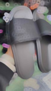 Dép quai da ngang logoin chìm Fashiondép le nam đế cao su 2 lớpdép nam màu đen phong cách đường phố ngoiaf trời tối giản