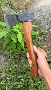 ขวานหนองบัวด้ามไม้ประดู่ มี 2 ขนาด ตอกลิ่มแล้วพร้อมใช้งาน สับกระดูก ฟันไม้ ตัดต้นไม้