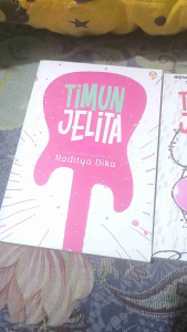 Paket Lengkap Novel Timun Jelita ini terdiri dari dua novel yaitu Volume 1 dan Volume 2