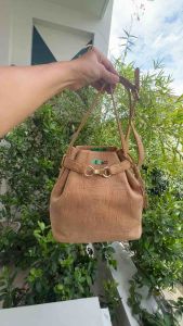 Túi 2hand đeo chéo phom bucket da v.o.ii của Mỹ - T237