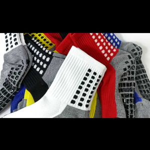 ถุงเท้าฟุตบอลเด็กกันลื่น FBC03 สีฟ้า/ขาว/ดำ หนังสกี หนึบ กระชับ ระบายอากาศ ขนาด 32-39