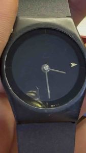 Đồng hồ nam nữ hiệu ABEILLE ASSURANCES Quartzđộc lạ với mặt số thay đổimáy Thụy sĩ size 325mmvỏ máy và dây đeo chất liệu plasticForm vừa cho nam tay nhỏ hoặc nữ hình thức sản phẩm có xước nhẹ