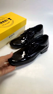 Sepatu Pantofel Wanita Glossy: Desain Modern & Nyaman