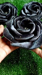 Bros Bunga Kain Beludru Bermata Diamond & Mutiara: Desain Eksklusif Tangan