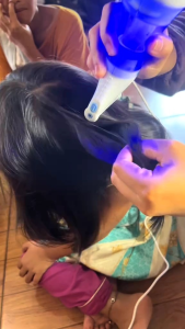 Sisir Kutu Elektrik Penghilang Kutu Rambut Menggunakan Mesin Elektrik UV-COMB Vacuum