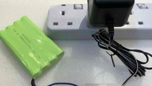 Ni-Cd 9.6V 1000mAh Tamiya 3 pin Connector battery and or without 9.6V charger