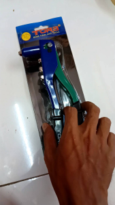 TANG RIVET TORA - Hand Riveter Blue Green Handle 9 Inch