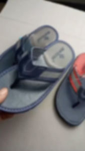 Sandal Pria Sendal Lebaran Viral Laki-laki Terbaru Hitam\\n\\nSandal merupakan salah satu pilihan sepatu yang sangat populer di kalangan pria. Dengan berbagai desain modern dan kualitas terbaik, sandal menjadi pilihan tepat untuk menunjang penampilan Anda. Artikel ini akan membahas tentang sandal pria viral laki-laki terbaru, tren sandal lebaran, keunggulan sandal hitam terbaru, serta pentingnya investasi dalam penampilan dengan memilih sandal berkualitas.\\n\\n Sandal Pria Lebaran: Tren dan Rekomendasi\\n\\n Desain Modern untuk Lebaran\\n\\nSandal pria lebaran adalah salah satu tren yang sedang populer saat ini. Desain modern yang ditawarkan sangat beragam, mulai dari gaya sporty hingga formal. Beberapa desain modern yang dapat Anda pertimbangkan antara lain:\\n\\n- **Sandal dengan aksen kulit**: Desain ini cocok bagi Anda yang ingin tampil elegan dan maskulin.\\n- **Sandal dengan warna pastel**: Desain ini cocok bagi Anda yang ingin tampil santai namun tetap modis.\\n- **Sandal dengan aksen logam**: Desain ini cocok bagi Anda yang ingin tampil edgy dan modern.\\n\\n Rekomendasi Sandal Pria Lebaran\\n\\nBerikut beberapa rekomendasi sandal pria lebaran yang dapat Anda pertimbangkan:\\n\\n- **Sandal pria lebaran dengan desain sporty**: Cocok bagi Anda yang ingin tampil sporty namun tetap modis.\\n- **Sandal pria lebaran dengan desain formal**: Cocok bagi Anda yang ingin tampil elegan dan maskulin.\\n- **Sandal pria lebaran dengan desain casual**: Cocok bagi Anda yang ingin tampil santai namun tetap modis.\\n\\n Mengenal Sandal Hitam Terbaru\\n\\n Keunggulan Sandal Hitam\\n\\nSandal hitam terbaru memiliki beberapa keunggulan, antara lain:\\n\\n- **Tahan lama**: Material yang digunakan pada sandal hitam terbaru biasanya tahan lama dan tidak mudah rusak.\\n- **Praktis**: Sandal hitam terbaru biasanya mudah dipakai dan dilepas.\\n- **Bisa dipadu padankan**: Sandal hitam terbaru bisa dipadu padankan dengan berbagai outfit.\\n\\n Tips Memilih Sandal Hitam Terbaik\\n\\nBerikut beberapa tips memilih sandal hitam terbaik:\\n\\n- **Perhatikan kualitas material**: Pilih sandal hitam terbaru yang terbuat dari material berkualitas tinggi.\\n- **Perhatikan ukuran**: Pilih sandal hitam terbaru yang sesuai dengan ukuran kaki Anda.\\n- **Perhatikan desain**: Pilih sandal hitam terbaru yang sesuai dengan selera dan gaya Anda.\\n\\n Kualitas Sandal Pria: Pentingnya Investasi dalam Penampilan\\n\\n Faktor-Faktor yang Mempengaruhi Kualitas Sandal\\n\\nBeberapa faktor yang mempengaruhi kualitas sandal antara lain:\\n\\n- **Material**: Material yang digunakan pada sandal mempengaruhi kualitas sandal tersebut.\\n- **Desain**: Desain yang ditawarkan oleh sandal juga mempengaruhi kualitas sandal tersebut.\\n- **Kenyamanan**: Kenyamanan yang ditawarkan oleh sandal juga mempengaruhi kualitas sandal tersebut.\\n\\n Manfaat Memilih Sandal Berkualitas\\n\\nMemilih sandal berkualitas memiliki beberapa manfaat, antara lain:\\n\\n- **Tahan lama**: Sandal berkualitas biasanya tahan lama dan tidak mudah rusak.\\n- **Kenyamanan**: Sandal berkualitas biasanya nyaman dipakai.\\n- **Penampilan**: Sandal berkualitas dapat meningkatkan penampilan Anda.\\n\\n Perawatan dan Tips Penggunaan Sandal Pria\\n\\n Cara Merawat Sandal agar Tahan Lama\\n\\nBerikut beberapa cara merawat sandal agar tahan lama:\\n\\n- **Jangan menaruh sandal di tempat yang lembab**: Menaruh sandal di tempat yang lembab dapat menyebabkan jamur tumbuh pada sandal.\\n- **Jangan menaruh sandal di tempat yang terkena sinar matahari langsung**: Menaruh sandal di tempat yang terkena sinar matahari langsung dapat menyebabkan material sandal menjadi kering dan pecah-pecah.\\n- **Jangan menaruh sandal di tempat yang terlalu panas**: Menaruh sandal di tempat yang terlalu panas dapat menyebabkan material sandal menjadi lembek dan melunak.\\n\\n Tips Menggunakan Sandal dengan Benar\\n\\nBerikut beberapa tips menggunakan sandal dengan benar:\\n\\n- **Pakai sandal sesuai ukuran**: Pakai sandal yang sesuai dengan ukuran kaki Anda.\\n- **Jangan pakai sandal saat berolahraga**: Sandal tidak disarankan untuk dipakai saat berolahraga karena bisa menyebabkan cidera.\\n- **Jangan pakai sandal saat hujan**: Sandal tidak disarankan untuk dipakai saat hujan karena bisa menyebabkan kaki basah dan mudah terserang penyakit.\\n\\nSandal pria viral laki-laki terbaru, tren sandal lebaran, keunggulan sandal hitam terbaru, serta pentingnya investasi dalam penampilan dengan memilih sandal berkualitas merupakan beberapa hal yang perlu Anda ketahui. Dengan memilih sandal yang tepat, Anda bisa tampil modis dan nyaman di berbagai kesempatan.\n}