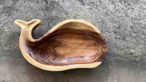 ถาดไม้ ถาดไม้วางอาหาร มินิมอล ใส่อาหาร รูปปลาวาฬ ขนาดใหญ่ 47x28x6cm งานทำมือ ตกแต่งบ้าน ไม้จามจุรี ถ้วยไม้ ใส่อาหาร ใส่ผลไม้ Whale wooden bowl