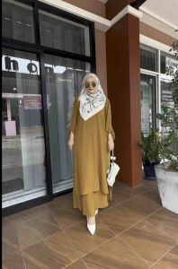 ชุดเซ็ทเสื้อทรงยาวผ่าข้างแขนพับกระดุม พร้อมกระโปรงกว้าง ผ้าสลาฟ Set P.1