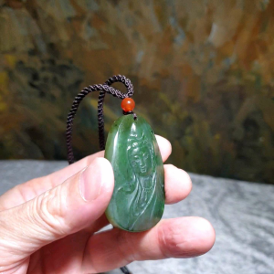 Premium Nephrite greenish Guan Yin (Goddess of Mercy) Jade pendant (with certificate) [Natural Crystal] 和田玉俄碧绿观音吊坠(带证书)