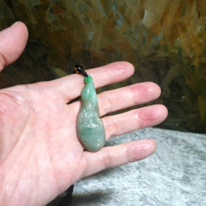 Type A Jadeite light greenish with emerald green spots Guan Yin Jade pendant (with certificate) [Natural Crystal] 翡翠淡绿带翠观音吊坠(带证书)