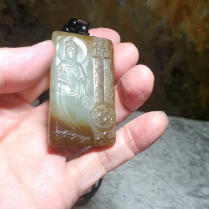 Premium natural untreated Nephrite light green caramel brown Guan Yin Zen Jade pendant (with certificate) [Natual Crystal] 和田玉且末青白糖观音禅(一花一世界、一叶一菩提)吊坠(带证书)
