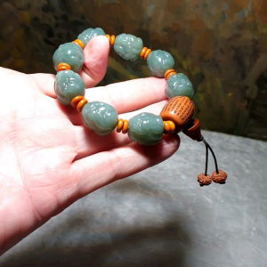 Rare 16mm Premium bluish greenish Nephrite hand carved bas-relief 3 dimensional Pi Xiu bracelet/handheld (with certificate) [Natural Crystal] 罕见16毫米和田玉且末蓝纯手工浅雕立体貔貅手链/手持(带证书)