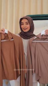 Pastellaindonesia - Turkish Pashmina Kaos Rayon dengan Inner\\n\\nPastellaindonesia adalah perusahaan yang menawarkan berbagai produk berkualitas tinggi, termasuk kaos rayon pashmina dan inner pashmina. Dalam artikel ini, kita akan membahas tentang inner pashmina, manfaat pashmina untuk kesejukan, kelebihan kaos rayon, cara merawat kaos rayon, serta keunggulan Turkish pashmina.\\n\\n Apa Itu Inner Pashmina?\\n\\nInner pashmina adalah pakaian dalam yang terbuat dari bahan pashmina, biasanya digunakan sebagai lapisan dalam di bawah pakaian luar. Inner pashmina memiliki beberapa keunggulan, antara lain:\\n\\n- Lebih nyaman digunakan karena tidak mengganggu gerakan tubuh\\n- Menyediakan lapisan tambahan untuk menjaga suhu tubuh tetap stabil\\n- Memiliki tekstur halus dan lembut\\n\\n Cara Menggunakan Inner Pashmina\\n\\nUntuk mendapatkan hasil maksimal dari inner pashmina, ikuti beberapa tips berikut:\\n\\n- Pilih ukuran yang sesuai dengan tubuh Anda\\n- Jangan menggunakan inner pashmina bersamaan dengan pakaian dalam lainnya\\n- Jaga kebersihan inner pashmina dengan mencuci secara rutin\\n\\n Pashmina untuk Kesejukan\\n\\nPashmina memiliki sifat alami yang dapat memberikan rasa sejuk pada tubuh, sehingga sangat cocok digunakan di cuaca panas atau ketika melakukan aktivitas yang membuat berkeringat.\\n\\n Manfaat Pashmina untuk Kesejukan\\n\\nBerikut adalah beberapa manfaat pashmina untuk kesejukan:\\n\\n- Membantu menyerap keringat dan menjaga tubuh tetap kering\\n- Membantu menstabilkan suhu tubuh\\n- Meningkatkan kenyamanan saat beraktivitas\\n\\n Tips Memilih Pashmina yang Tepat\\n\\nUntuk mendapatkan pashmina yang tepat, perhatikan beberapa hal berikut:\\n\\n- Pilih bahan yang sesuai dengan kebutuhan Anda\\n- Perhatikan ukuran dan model pashmina\\n- Cek kualitas pashmina sebelum membeli\\n\\n Kaos Rayon Berkualitas\\n\\nKaos rayon adalah jenis kaos yang terbuat dari serat rayon, yang dikenal karena teksturnya yang lembut dan nyaman digunakan. Berikut adalah beberapa kelebihan kaos rayon:\\n\\n- Lembut dan nyaman digunakan\\n- Menyerap keringat dengan baik\\n- Mudah dicuci dan cepat kering\\n\\n Cara Merawat Kaos Rayon\\n\\nUntuk menjaga kualitas kaos rayon, ikuti beberapa tips berikut:\\n\\n- Cuci kaos rayon secara rutin menggunakan deterjen yang sesuai\\n- Jangan merendam kaos rayon terlalu lama\\n- Jemur kaos rayon di tempat teduh dan jauh dari sinar matahari langsung\\n\\n Turkish Pashmina\\n\\nTurkish pashmina adalah pashmina yang diproduksi di Turki, dikenal karena kualitas dan kehalusan teksturnya. Berikut adalah beberapa keunggulan Turkish pashmina:\\n\\n- Kualitas bahan yang tinggi\\n- Tekstur halus dan lembut\\n- Tahan lama dan awet\\n\\n Cara Membedakan Turkish Pashmina Asli\\n\\nUntuk membedakan Turkish pashmina asli, perhatikan beberapa hal berikut:\\n\\n- Perhatikan kualitas bahan dan tekstur\\n- Cek label produksi dan asal usul produk\\n- Bandingkan harga dengan produk serupa\n}