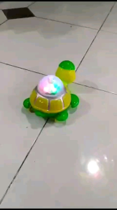 Mainan Anak Kura Kura Bump And Go KGP 33 /Mainan Edukasi Anak Kura Kura Jalan Baterai/Mainan Anak Kura Kura Bisa Jalan Dan Nyala Lampu Mainan Karakter Kura Kura Pakai Baterai Bisa Jalan Ada Roda Putar Pakai Lampu LD Atau Lampu DISCO