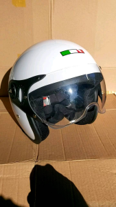 Helm Vespa Scoop Italy Putih: Stylish & Praktis