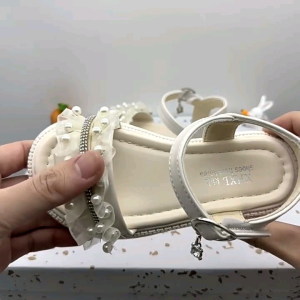 Dép Sandal Cho Bé Gái 2 Tuổi Đến 10 Tuổi Đính Dải Ngọc Hàng Quảng Châu Cao Cấp Sandal Bé Gái Dép Quai Hậu Dép Đi Học Cho Trẻ Em Gái [ giaydeptreemkieusashop ]