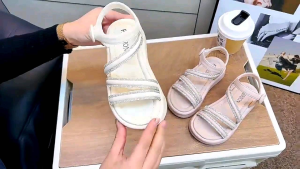 Dép Sandal Bé Gái 3 Quai Ngang Đính Đá Bling Bling Khóa Tròn Hàng Quảng Châu Cao Cấp Dép đi học cho bé gái 3-10 tuổi