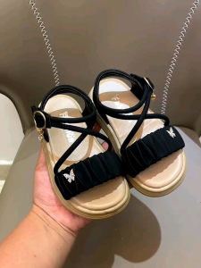 S9908 Dép sandal bé gái hàng Quảng Châu cao cấp đính tag bướm siêu xinh Giày sandal bé gái 3-10 tuổi hở mũi quai chéo [ giaydeptreemkieusashop ]