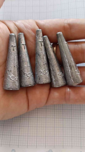 5 cục chì 30 gram hình trụ. Dùng để câu cá.