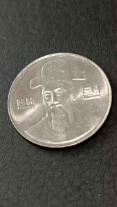 100% Authentic 2000 Korea 100 Won old coin mint condition like New *Catalogue #0226 *Actual Pictures Taken No Stock Photos *Free Shipping with tracking number Coin: Korea (south) Republic - 1983-2016 - 100 Won General Description Yi Sun-sin April 28